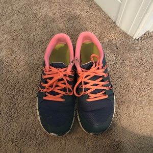 Nike free run tennis shoes